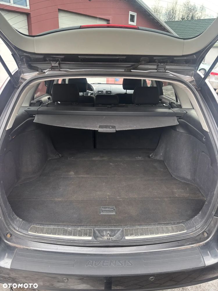 Toyota Avensis - 21