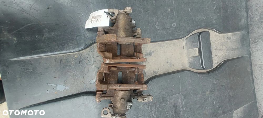 Zaciski hamulcowe vw t5 t6 tył komplet - 4
