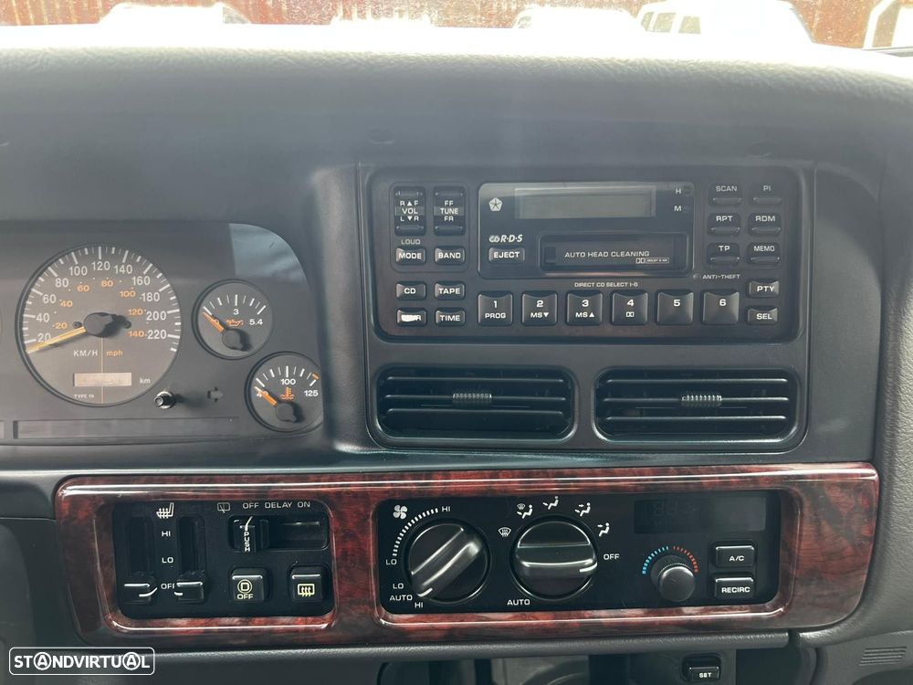 Jeep Grand Cherokee - 36