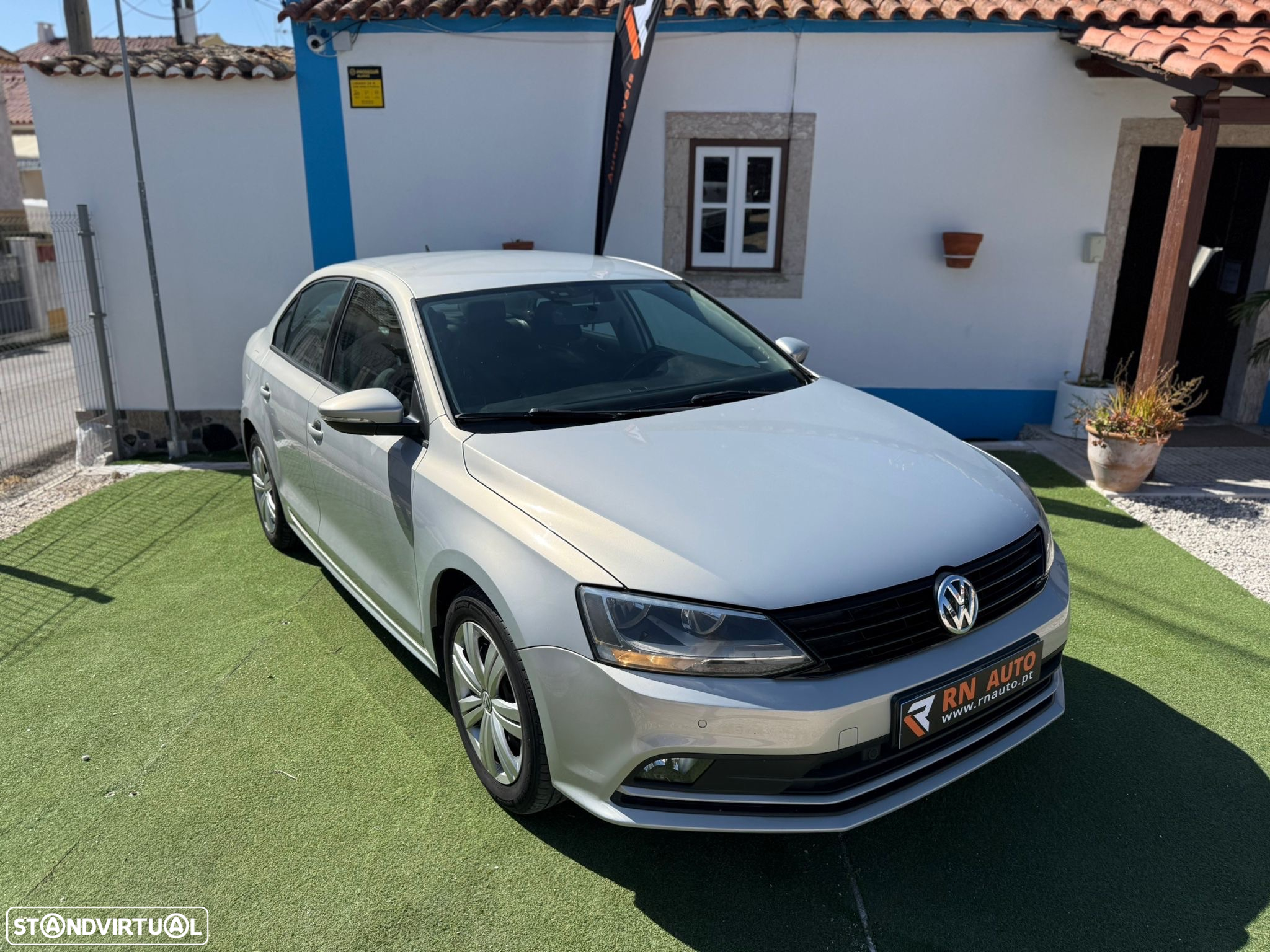 VW Jetta 2.0 TDI Confortline - 2
