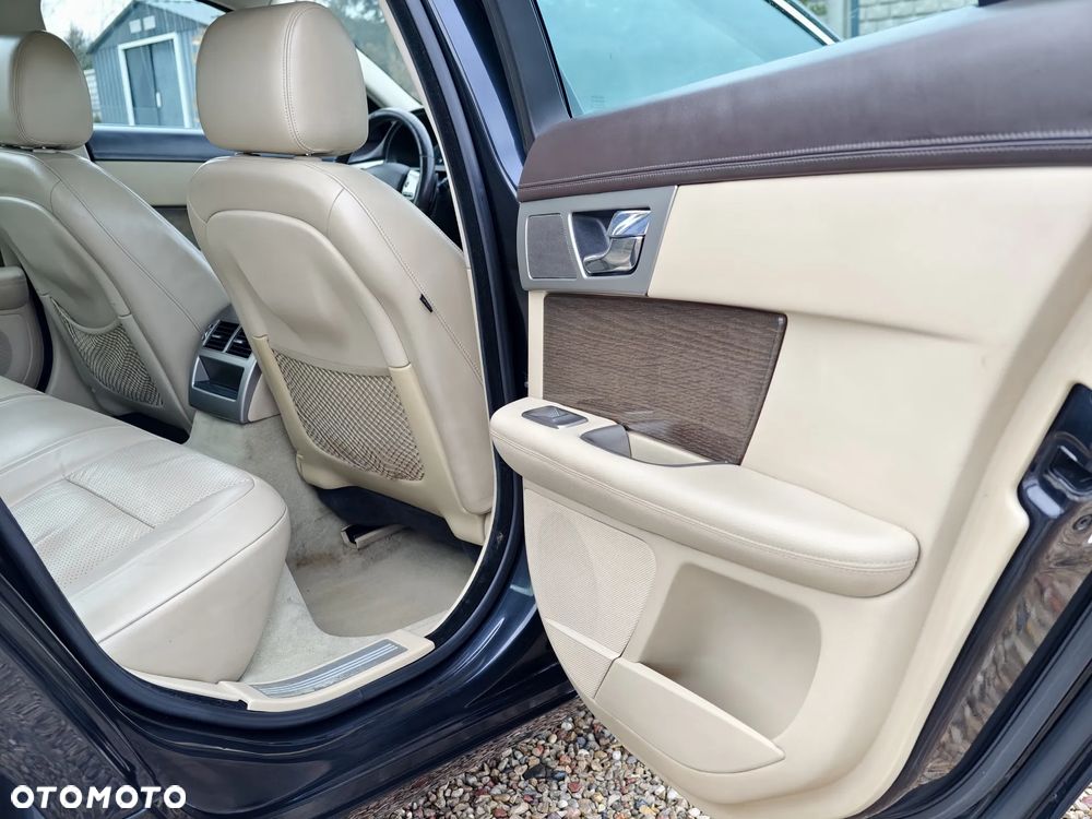 Jaguar XF 2.7 V6 D Luxury - 13