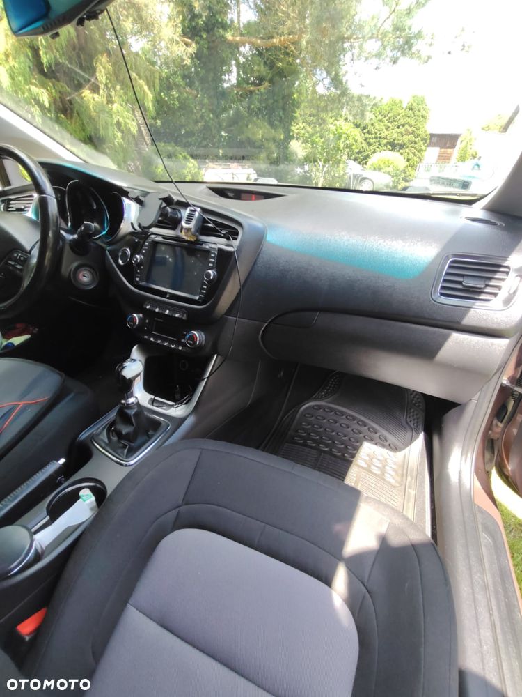 Kia Ceed - 11