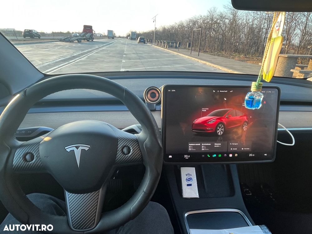 Tesla Model Y - 3
