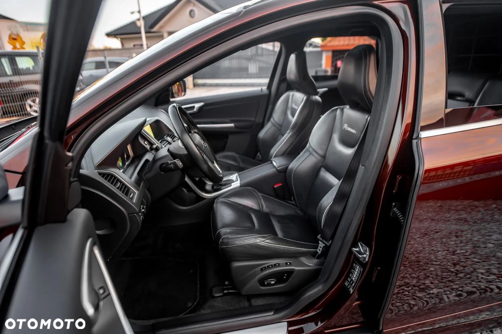 Volvo XC 60 D5 AWD R-Design Momentum - 36