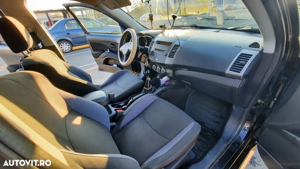 Mitsubishi Outlander 2.0 2WD Invite A04 - 11