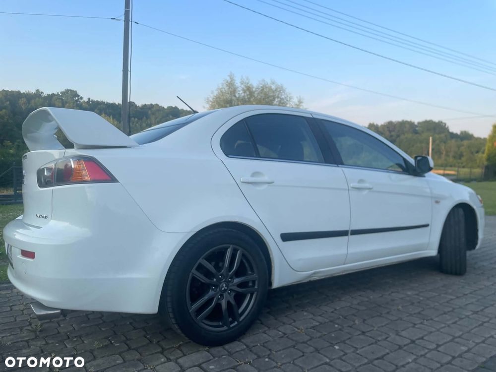 Mitsubishi Lancer 1.6 Invite - 2