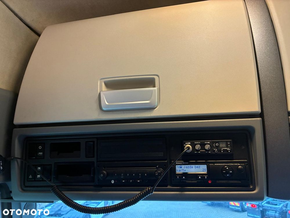 Renault T480 High Sleeper Cab - 11