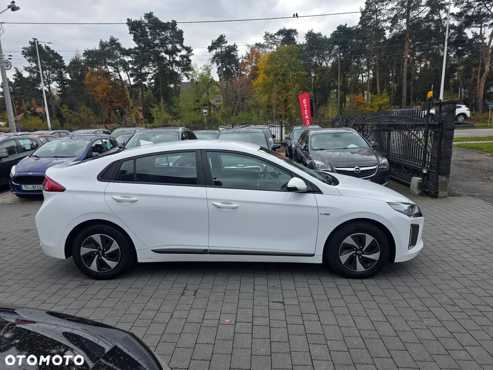 Hyundai IONIQ - 4