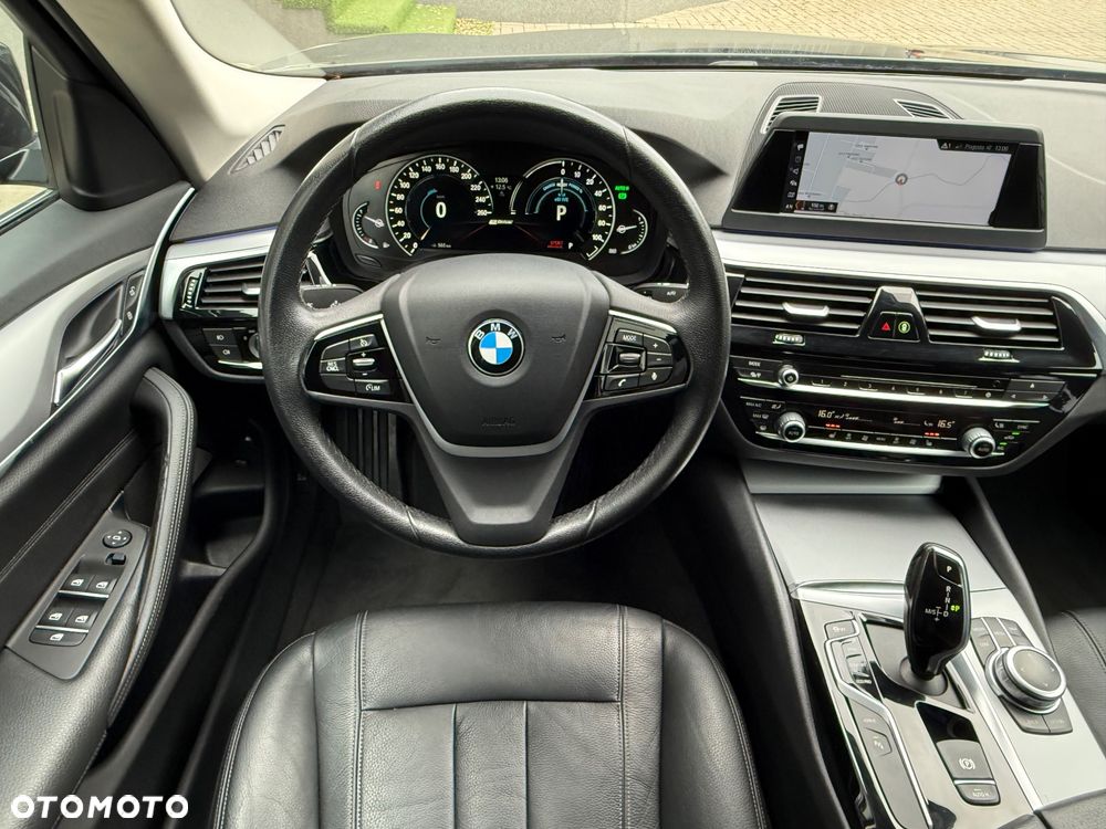 BMW Seria 5 530e iPerformance Sport Line sport - 27