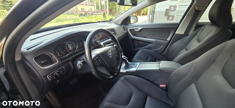 Volvo V60 D4 Geartronic Momentum - 30