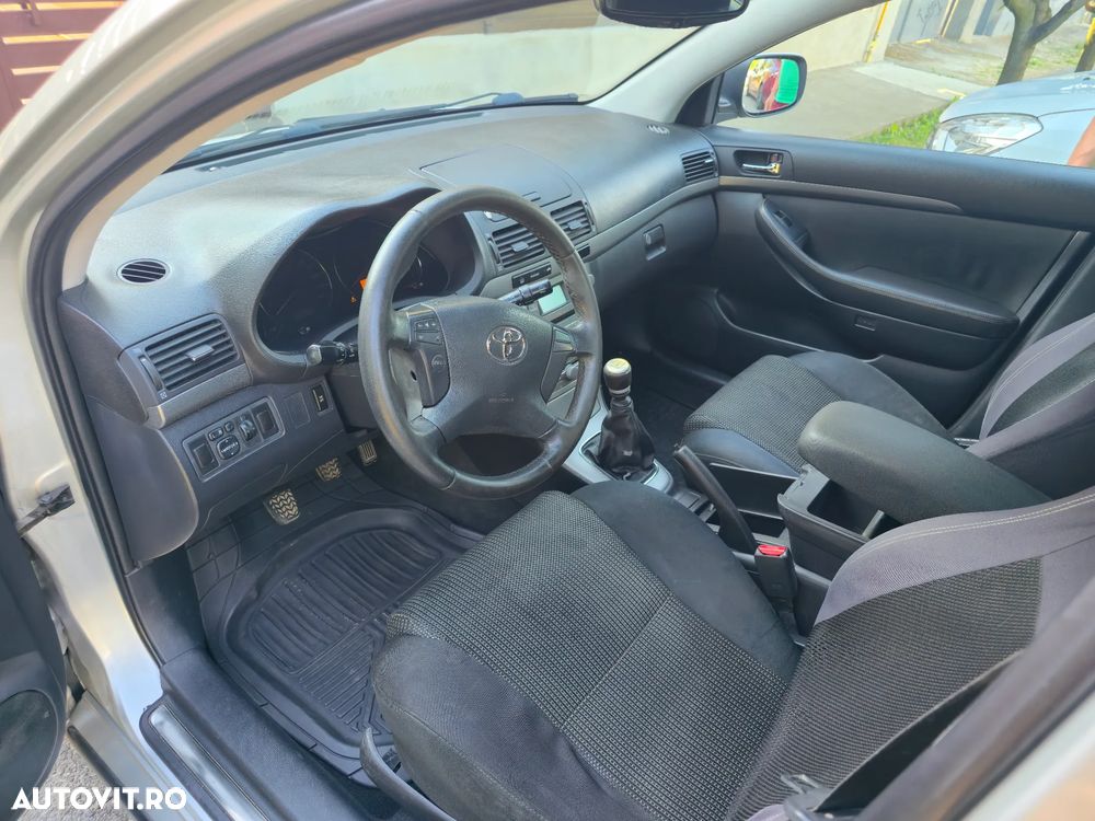Toyota Avensis 2.0 D-4D Station Executive - 8
