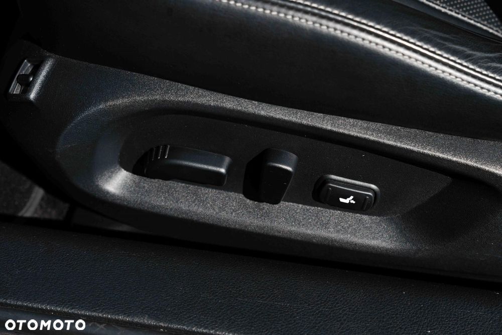 Infiniti Q60 - 32
