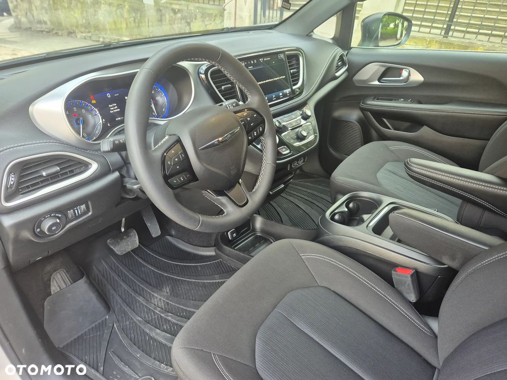 Chrysler Pacifica - 13