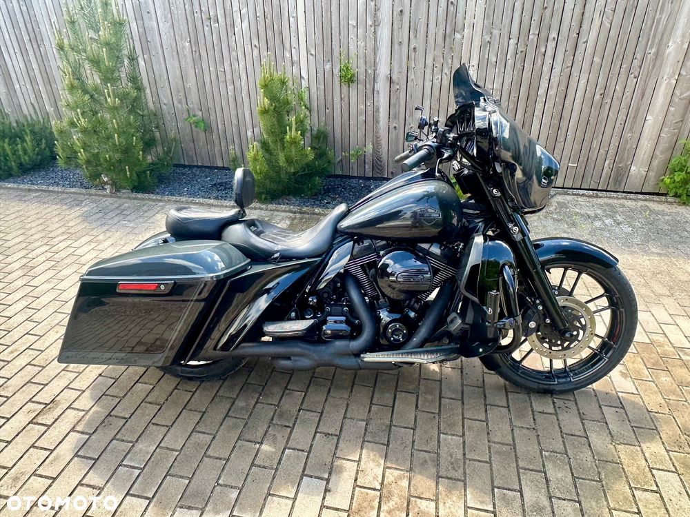 Harley-Davidson Touring Street Glide - 2