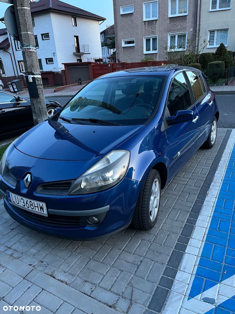 Renault Clio 1.6 16V Privilege - 1