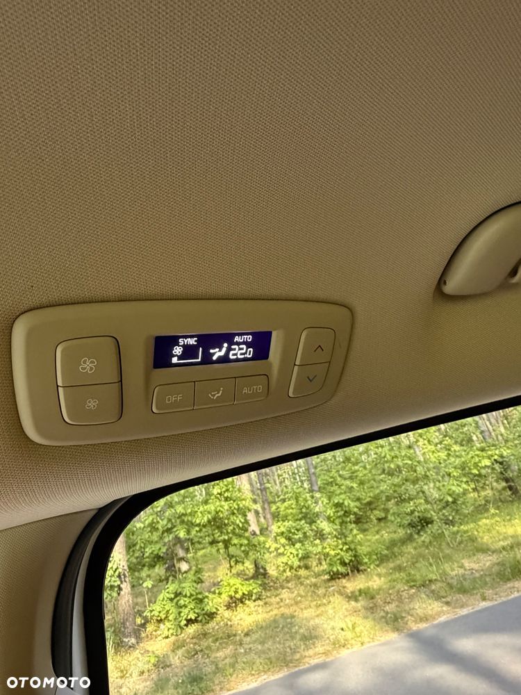 Kia Carnival - 33