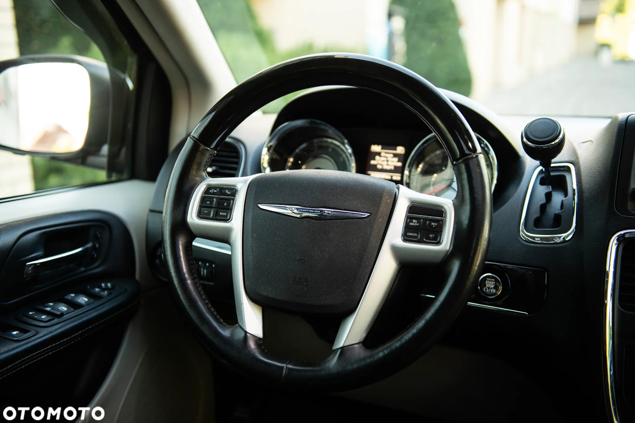 Chrysler Town & Country 3.6 Limited - 26