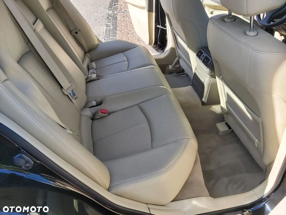 Infiniti G G37 AWD - 12