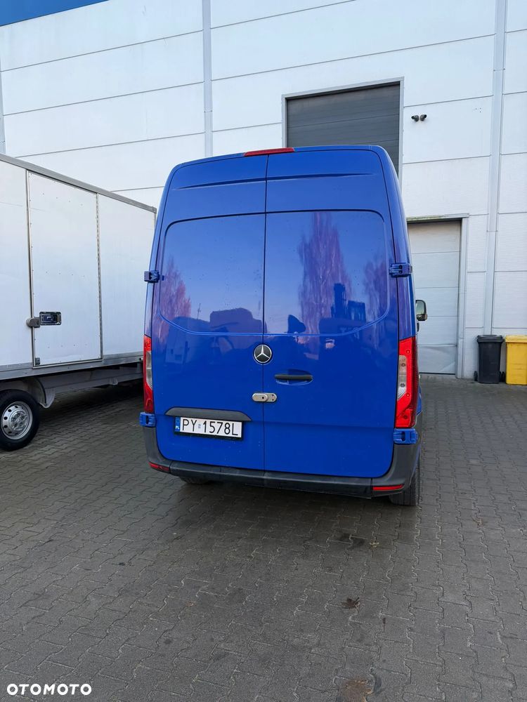 Mercedes-Benz Sprinter - 11