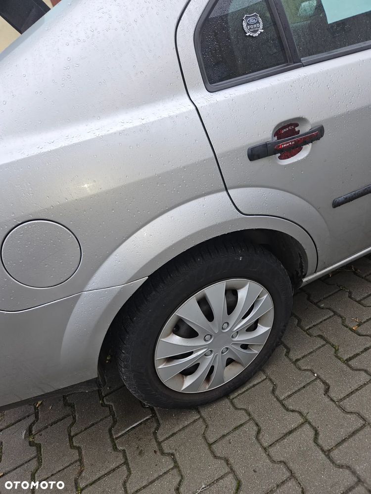 Ford Mondeo 1.8 Ambiente - 8