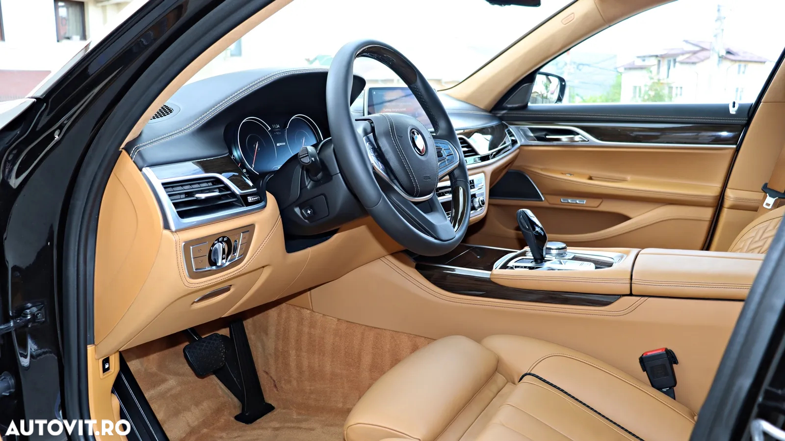 BMW Seria 7 740e iPerformance - 28
