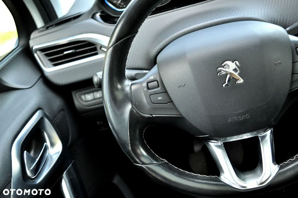 Peugeot 2008 1.2 VTi Allure - 21