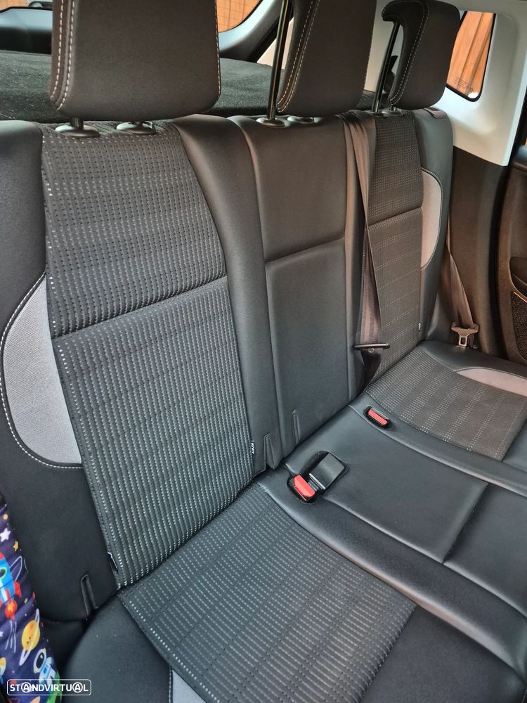 Peugeot 2008 1.2 PureTech Allure EAT6 - 9