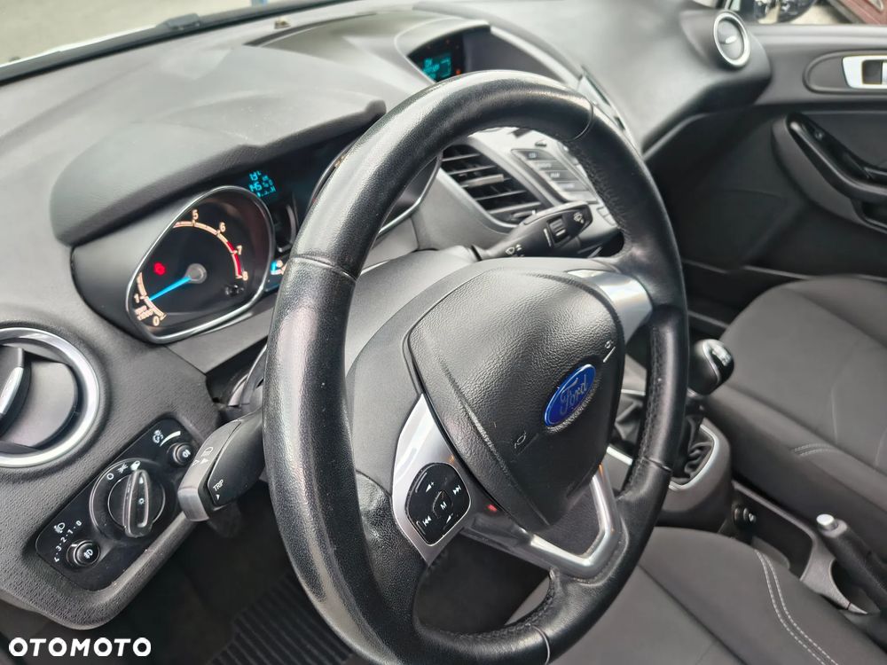 Ford Fiesta 1.25 Celebration - 32