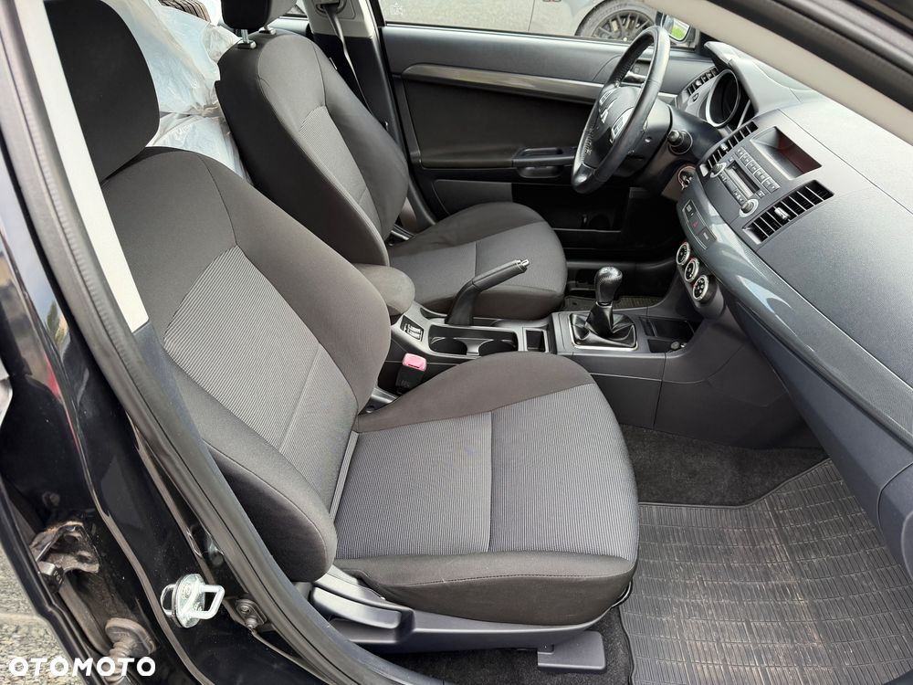 Mitsubishi Lancer 1.8 Intense - 32