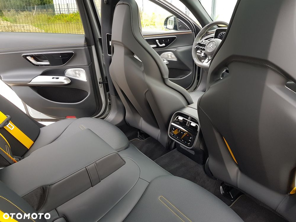 Mercedes-Benz Klasa E AMG 53 PHEV 4Matic+ 9G-Tronic TCT - 27