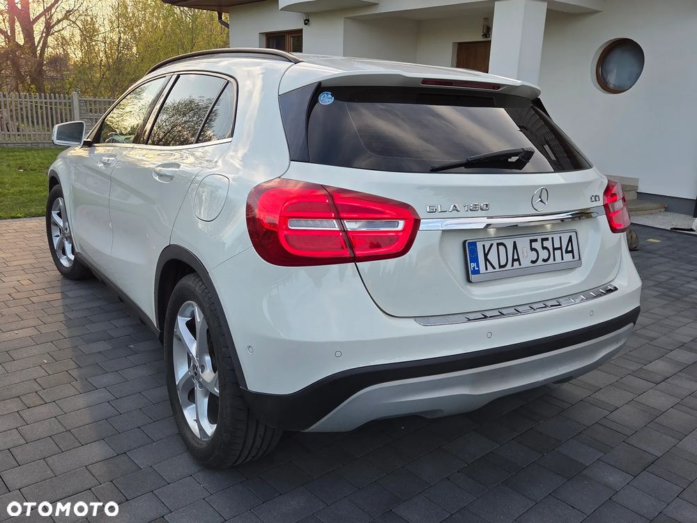 Mercedes-Benz GLA - 13