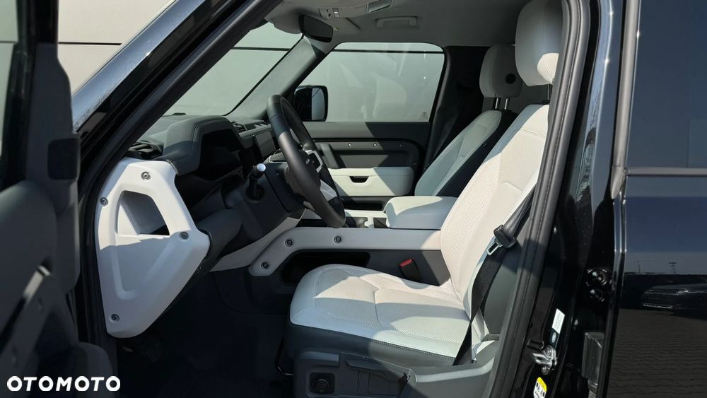 Land Rover Defender - 7