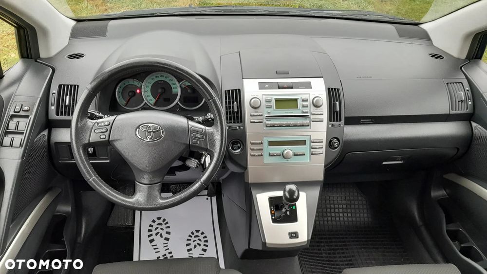 Toyota Corolla Verso - 5