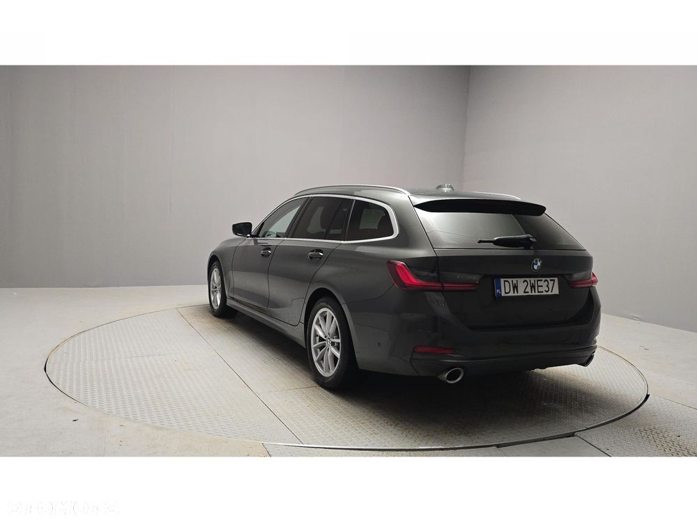 BMW Seria 3 320d xDrive mHEV - 4