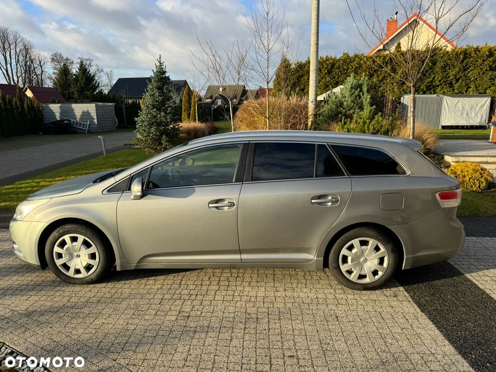 Toyota Avensis 2.0 D-4D - 9