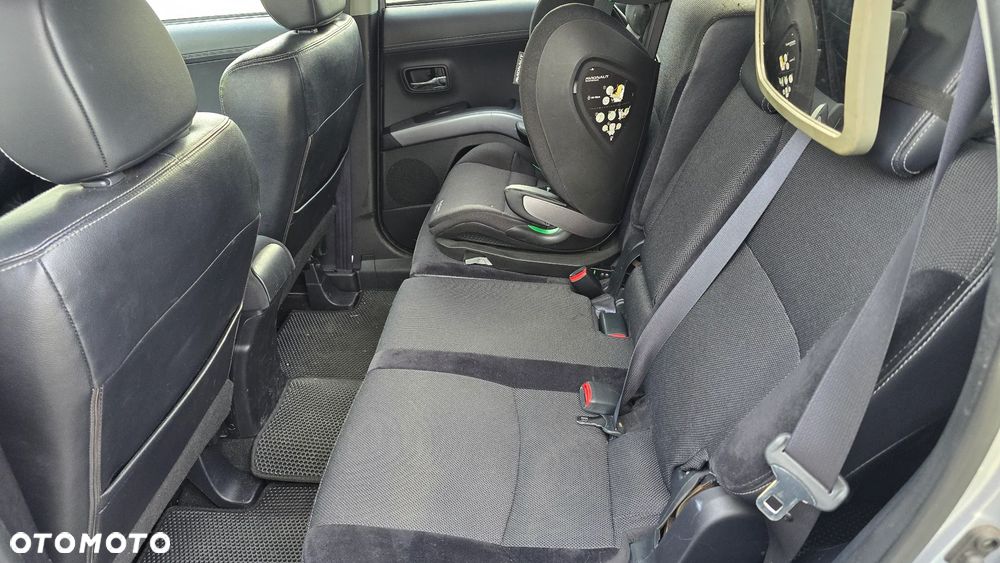Mitsubishi Outlander - 9