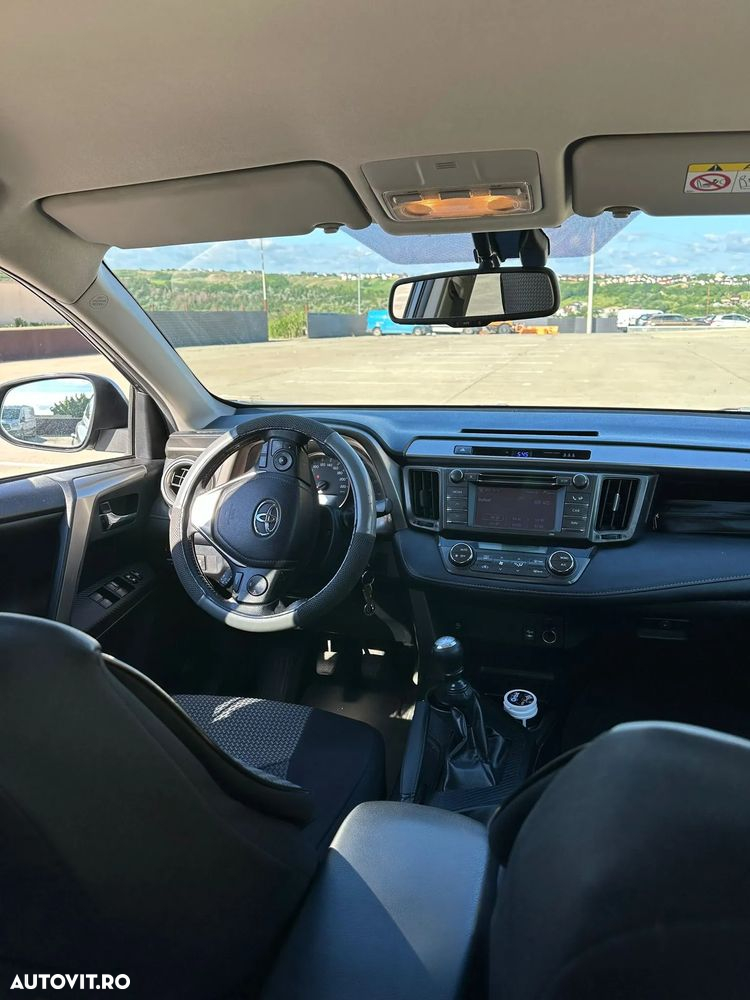 Toyota RAV4 - 8