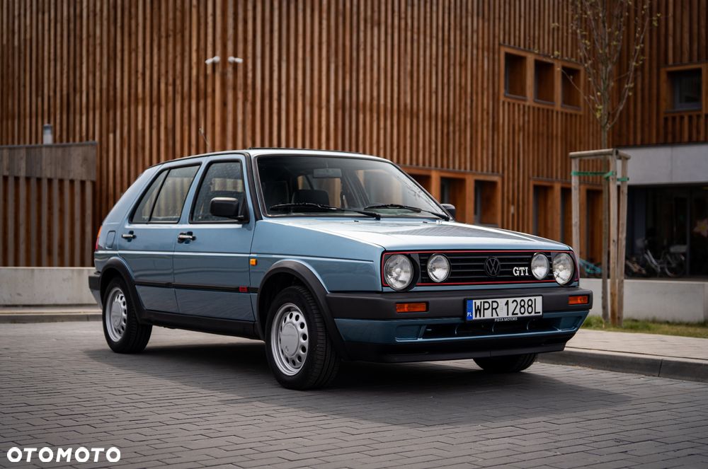 Volkswagen Golf - 1