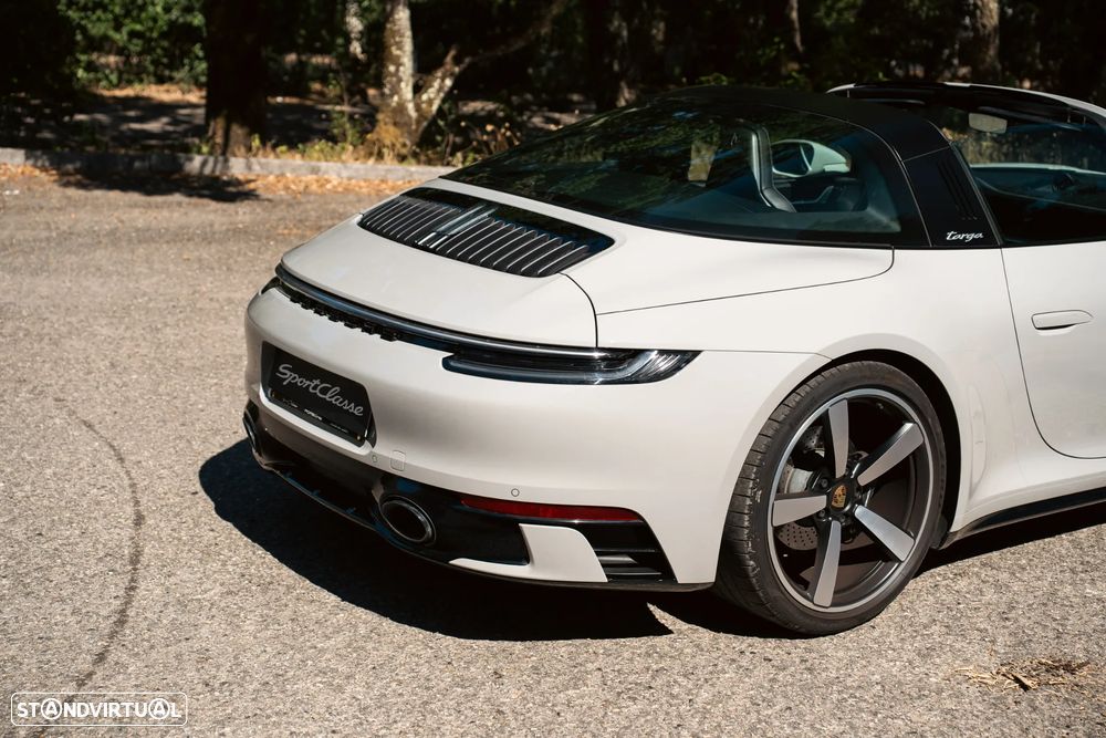 Porsche 911 (992) - 17