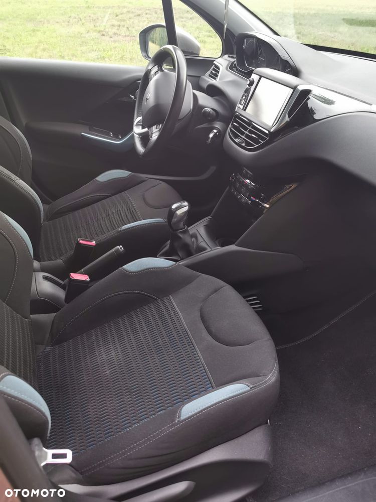 Peugeot 208 - 15