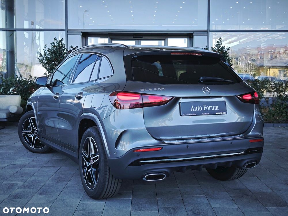 Mercedes-Benz GLA - 8