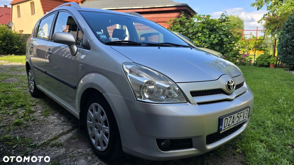 Toyota Corolla Verso 2.2 D-4D - 1
