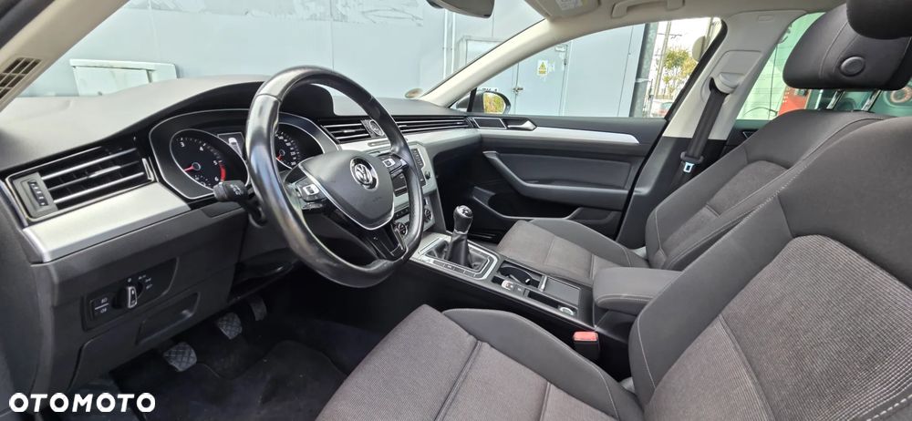 Volkswagen Passat Variant 2.0 TDI BMT Highline - 30