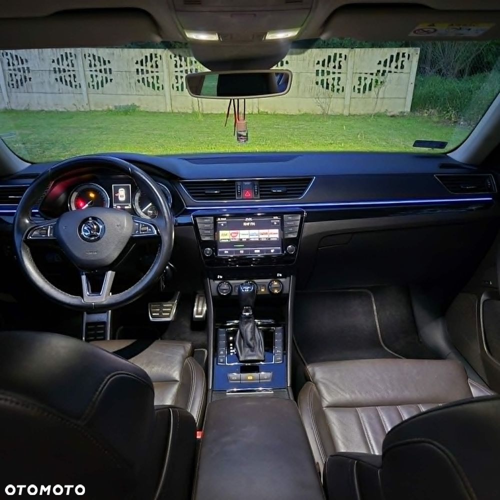 Skoda Superb 2.0 TDI L&K DSG - 8