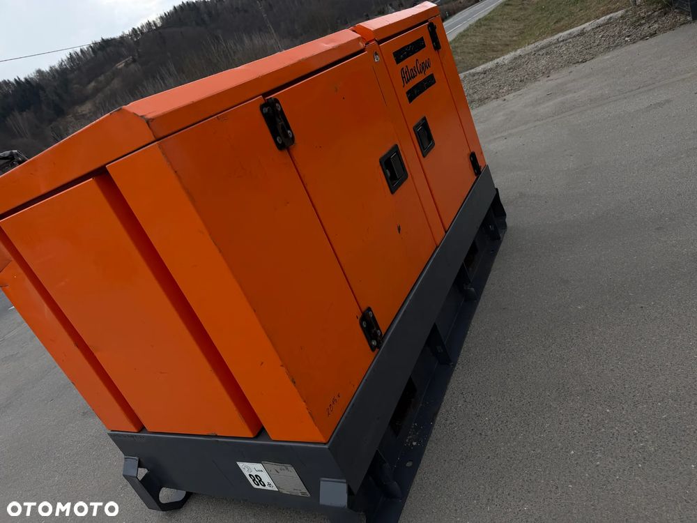Atlas Copco QAS 20 Agregat Prądotwórczy Wyciszony GENERATOR 20 KW 2016r. JAK NOWY z Norwegii. Silnik KUBOTA 4 cylindry. Prądnica Leroy-Somer PARTNER. Maszyna działa wzorowo! Nie posiada ani deka zniszczeń! Pochodzi z Upadłośći Norweskiej. Okazja pełny ORYGINAŁ. Maszyna po serwisach w autoryzowanym oddziale. Agregat Gotowy do pracy!! - 19