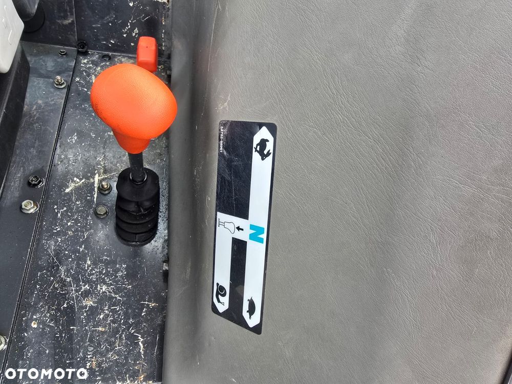 Kubota ME5700 Hydraulic Shuttle - 9