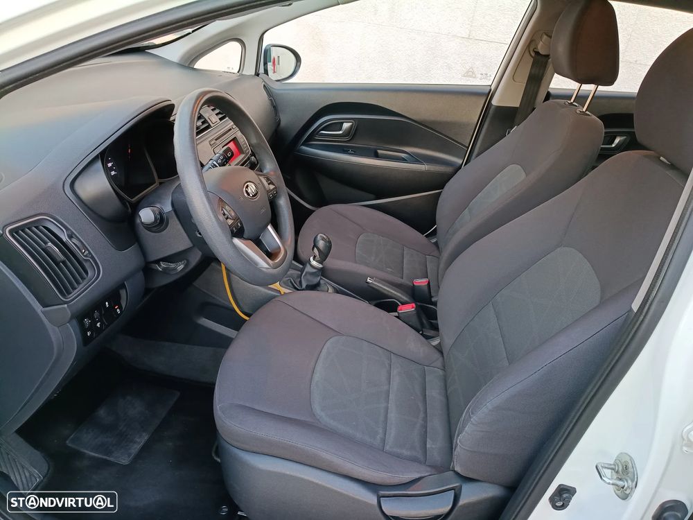 Kia Rio 1.1 CRDi LX ISG - 11