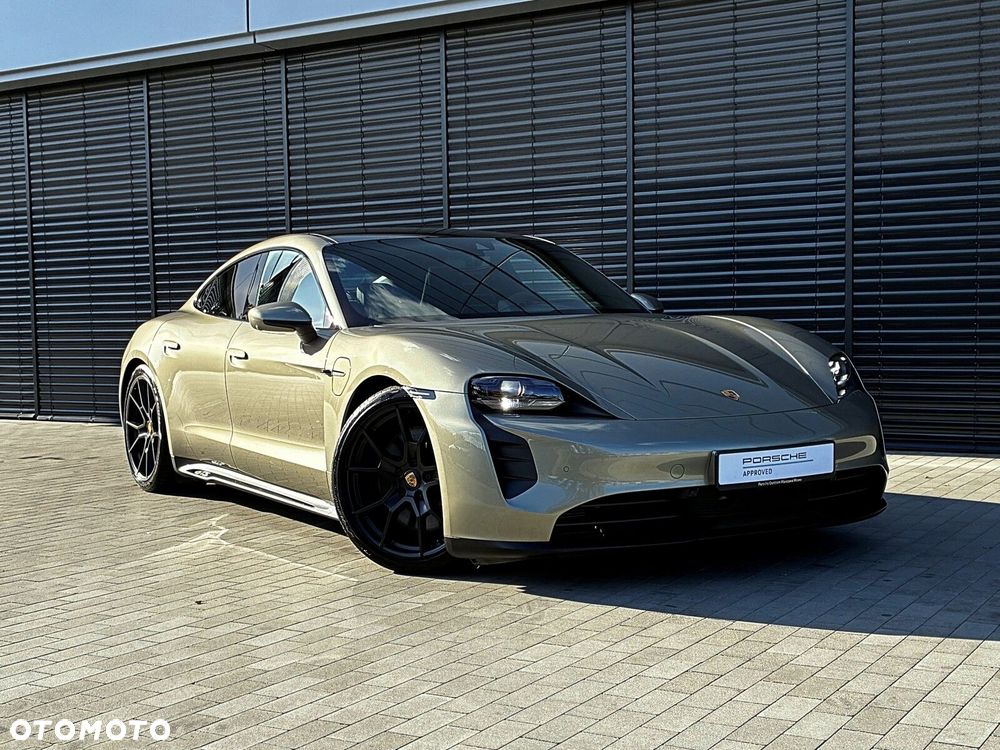 Porsche Taycan - 8