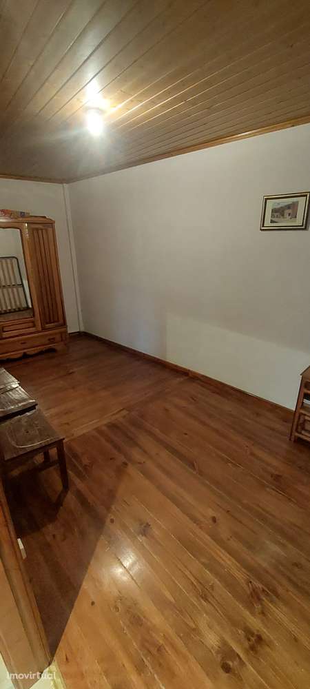 Moradia T3 em banda no campo com lareira - Grande imagem: 2/16