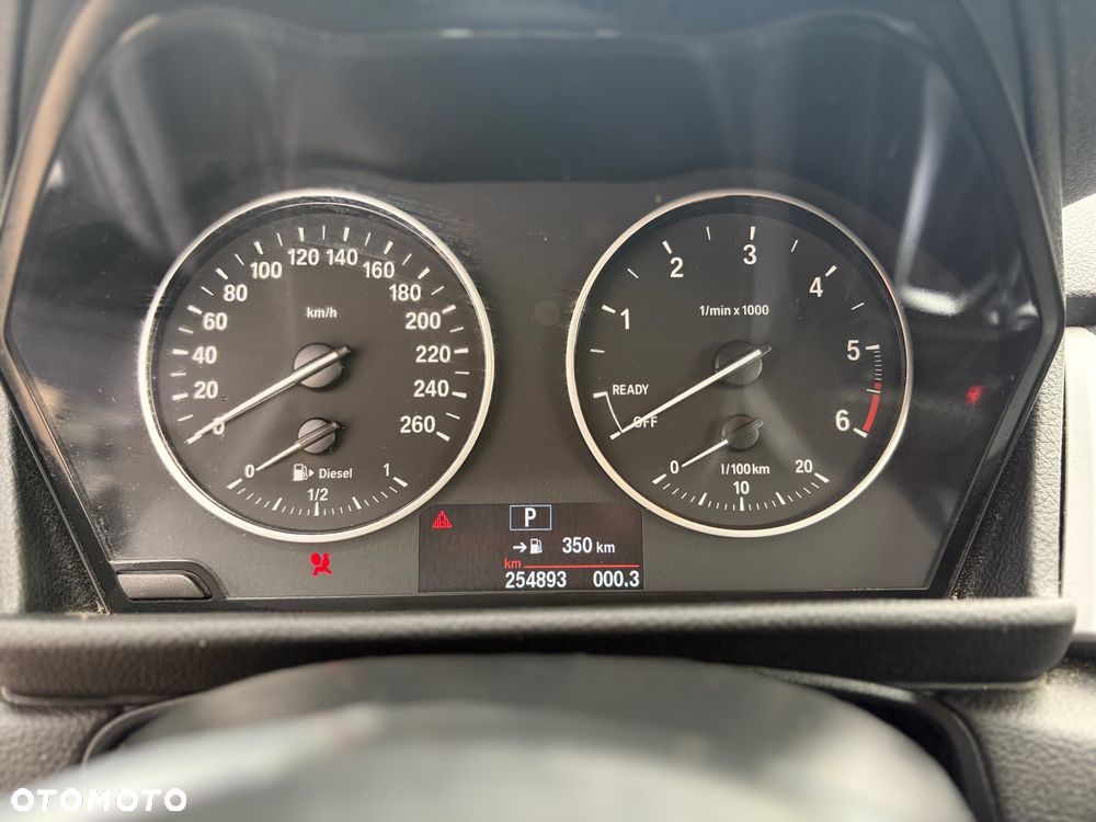 BMW Seria 2 218d - 32